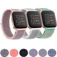 [HOT CHALIUIUILILXWE 607] สายผ้าไนลอนสำหรับ Fitbit Versa/l/ Versa2นาฬิกายี่ห้อฉลาดทดแทน Correa Loop Bracelet Fitbit Versa 2 Band