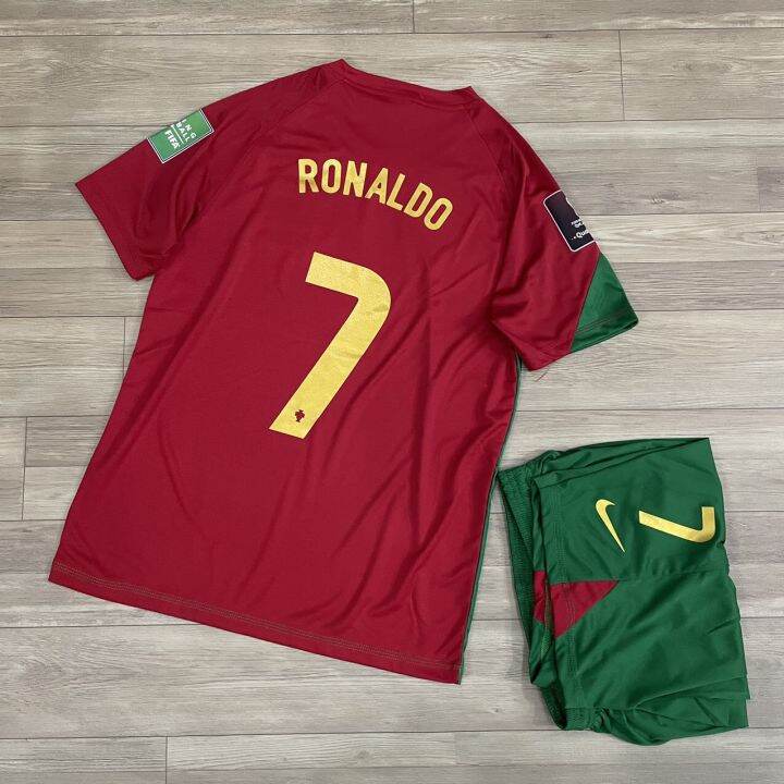Bộ quần áo Ngôi sao RONALDO tuyển Bồ Đào Nha Đỏ font chữ cong màu gold WC2022 | Lazada.vn Bộ Quần Áo Ngôi Sao Ronaldo Tuyển Bồ Đào Nha Đỏ Font Chữ Cong Màu Gold Wc2022 | Lazada.Vn