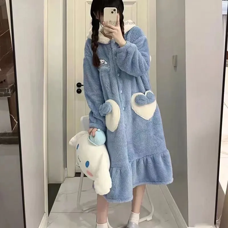 Odette on X: i just want cute layered clothes on roblox to go with the  cinnamoroll bag and my boyfriend said i look like a clove of garlic 😭 ~ ~ # hellokitty #
