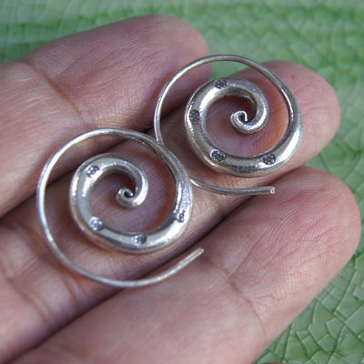 Thai uniq earrings pure silver Karen hill tribe cool very nice beautiful exotic  ตำหูเงินกระเหรี่ยงทำจากมือชาวเขางานฝีมือสวย