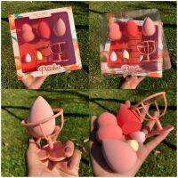 NEE  CARA PUFF PEACH BEAUTY EGG SET N220 พัฟแต่งหน้า เซต 5ชิ้น มาพร้อมกับที่ตั้งน่ารักคิ้วๆ เนื้อสัมผัสมีความนุ่ม ไม่หยาบกระด้าง ไม่ทำ