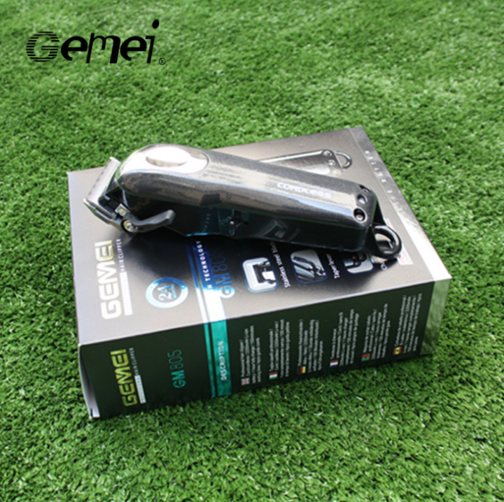 gemei-ปัตตาเลี่ยนไร้สายมีครีบ-ใบมีดสเตนเลส-gm-805-แบตเตอรี่ลิเที่ยมไออน-2-200-mah-ใช้งาน-150-นาที-พร้อมหวีรองตัด-4-ขนาด-สีดำ