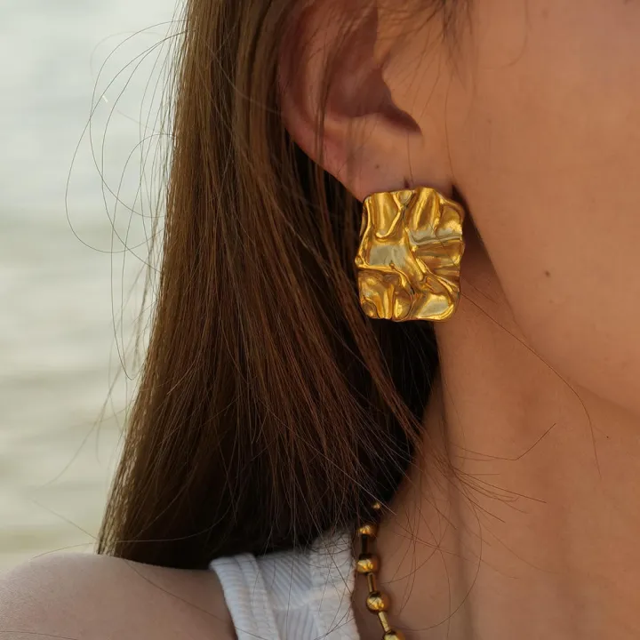 simple-titanium-steel-clip-earrings-minimalist-ruffled-earrings-trendy-ruffled-clip-earrings-fashionable-stainless-steel-clip-earrings-unique-irregular-geometry-clip-on-earrings