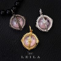 Leila Amulets ลูกแก้วโชคดี สารพัดนึก ยันต์เศรษฐี ลูกแก้วชมพู กรอบดาวพิเศษ ห่วงห้อย(พร้อมกำไลหินฟรีตามรูป)