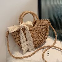 Uniqlo New Fashion version Straw bag womens niche 2023 new one-shoulder cross-body womens bag versatile autumn and winter beach bag hand-held vegetable basket bag