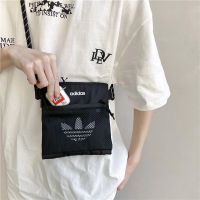 [ของแท้ 100%] Adidas clover clover shoulder bag, tablet bag, casual messenger bag