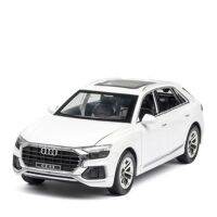 1:24 Audi Q8 Suv โมเดลรถโลหะผสมรถโลหะหล่อสำหรับเด็กแบบจำลองเสียงและแสงสูง