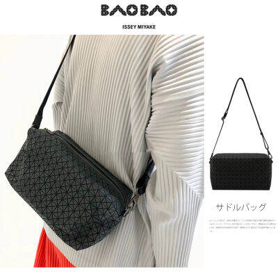 New 💯กระเป๋า issey Miyake  BaoBao  SADDLE BAG/กระเป๋าสะพายข้าง/กระเป๋าผู้หญิง/กระเป๋าผู้ชาย