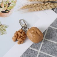 【YF】 Creative Simulation Nuts Food Keychain Keyring For Women Men Gift Statement Unique Funny Walnuts Bag Car Key Airpods Box Jewelry