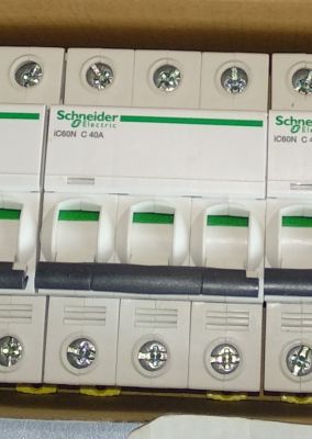 new    Schneider Electric Miniature circuit breaker (MCB), Acti9 iC60N, 3P, 40A, C curve, 6000A (IEC/EN 60898-1), 10kA (IEC/EN 60947-2)  (เหล