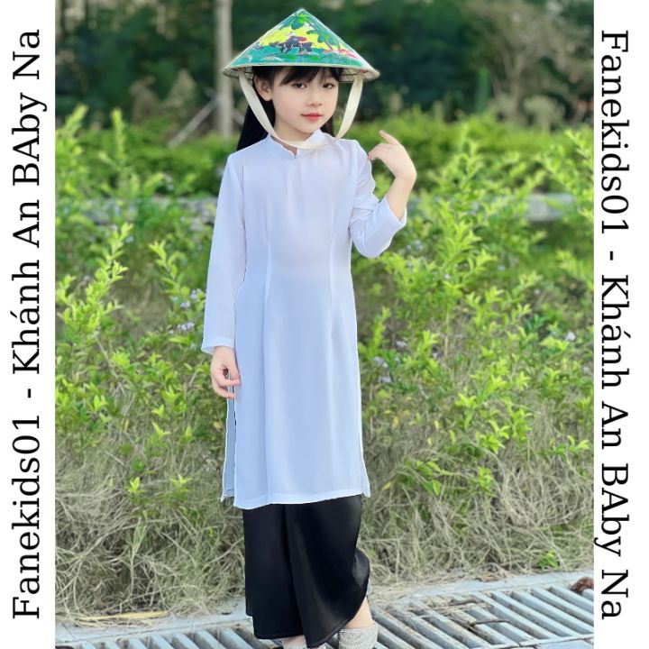 Áo dài trẻ em: Áo dài trẻ em là bộ trang phục truyền thống của Việt Nam dành cho các bé gái. Thiết kế tinh tế kết hợp với màu sắc sinh động và hoạ tiết đa dạng sẽ giúp bé gái trông trở nên dễ thương và đáng yêu hơn bao giờ hết. Hãy xem hình ảnh áo dài trẻ em để có thêm niềm vui và nguồn cảm hứng cho việc lựa chọn trang phục cho bé yêu của bạn.