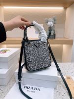 มาใหม่ PD Rhinestone ยอดจับกระเป๋า /Crossbody กระเป๋ากระเป๋าขนาดเล็ก Prada 9สี17X15CM