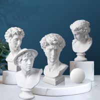 15 Cm Nordic Home Decor Home Decoration Resin Statue Sculpture European Character Statue Pure White Art Supplies Desktop Orname