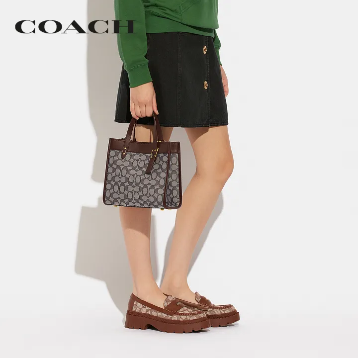 coach-กระเป๋าทรงสี่เหลี่ยมผู้หญิงรุ่น-field-tote-22-in-signature-jacquard-สีน้ำตาล-cd680-b4s0m