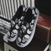 Black and White Skull Pattern Laceless Canvas Sneakers for Men