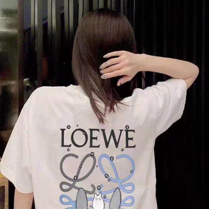 เสื้อยืด-luo-yiwei-2022ใหม่ฤดูใบไม้ผลิและฤดูร้อน-loewe-totoro-ข้อต่อสำหรับผู้ชายและผู้หญิงชุดคู่รักพิมพ์ลายแขนสั้นผ้าฝ้ายสไตล์เดียวกัน