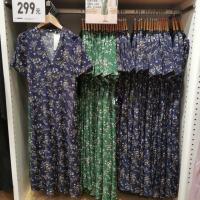 ☋✚❧UNIQLO ชุดเดรสผู้หญิงคอวีลายดอกไม้แขนสั้น,ชุดกระโปรง M448944ทรงเอสำหรับครอบครัวใหม่2022ฤดูร้อน