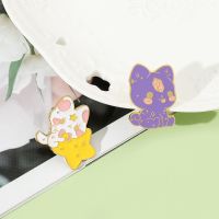 Cute Cartoon Purple Fairy Cat Brooch Creative Design Metal Enamel Hug Star White Kitten Animal Pin Lapel Bag Accessories Fashion Brooches Pins