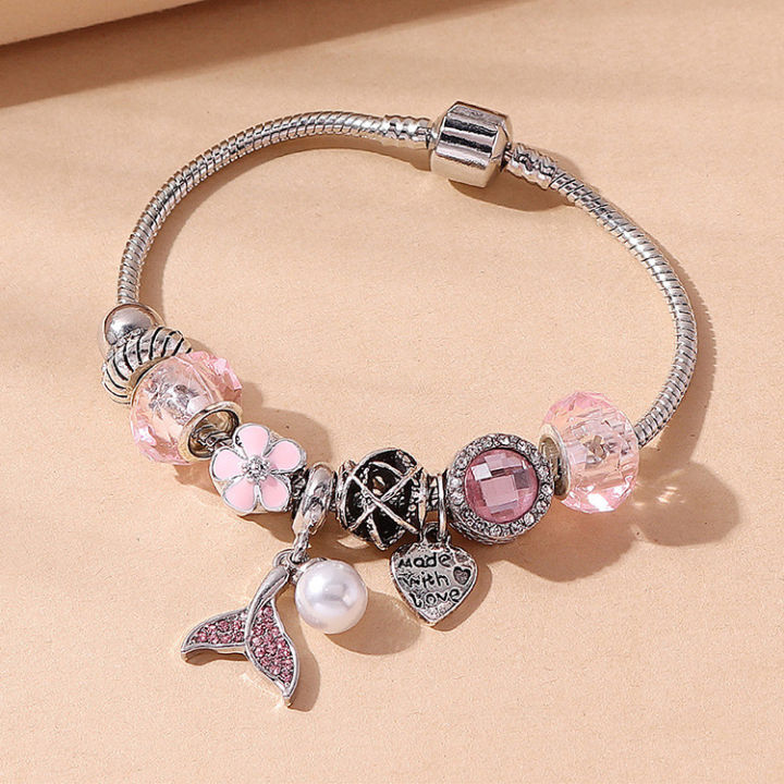 Vòng tay Pandora Mix Charm Titan không gỉ siêu xinh đang làm mưa làm gió trong giới trẻ hiện nay. Lắc tay nữ Pandora đang trở thành phụ kiện không thể thiếu của các cô gái. Cùng xem hình ảnh liên quan để khám phá thêm sức hút của chiếc vòng tay này.