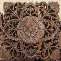 กรอปรูปติดผนัง ไม้สักทอง  carved teak plaque for decoration สี โอ็ค ลาย ดอกไม้ ขนาด กว้าง30xสูง30xหนา1 Cm สวยงาม ประณีต และเป็นงานฝีมือ