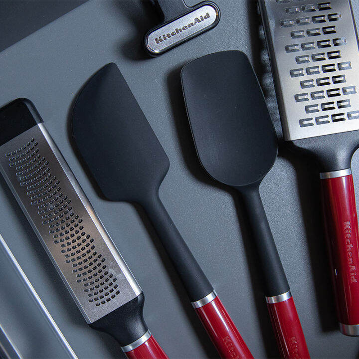 kitchenaid-stainless-steel-etched-cheese-grater-almond-cream-empire-red-onyx-black-ที่ขูดอาหาร-ชีส