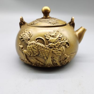 คอลเลกชันของบรอนซ์โบราณ: กาน้ำชาคิรินทองเหลืองบรรเทา,การตกแต่งของห้องนั่งเล่น,พิธีชงชา,กาน้ำชาที่มีเยื่อกระดาษที่อุดมไปด้วยและฝีมือประณีต
