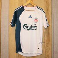 เสื้อฟุตบอลย้อนยุค เกรด Retro ลิเวอร์พลู สีขาว ปี 2006 Home สกรีนชื่อ GERRARD ได้ (ถ่ายจากสินค้าจริง ตรงปก 100%)