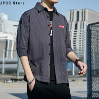 JPQQ Store เสื้อเชิ๊ตผู้ชายแขนสามส่วนผ้าฝ้ายบริสุทธิ์ใหม่ฤดูร้อนชุดทำงานสไตล์ฮ่องกงลำลองแจ็คเก็ตเสื้อผ้าฝ้ายอินเทรนด์