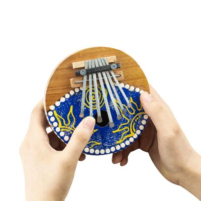 คีย์บอร์ดร่างกายกะลามะพร้าวธรรมชาติทาสีสีเปียโน Kalimba Thumb 7ปุ่มเครื่องดนตรีสำหรับงานฝีมือของขวัญสำหรับเด็กมือใหม่