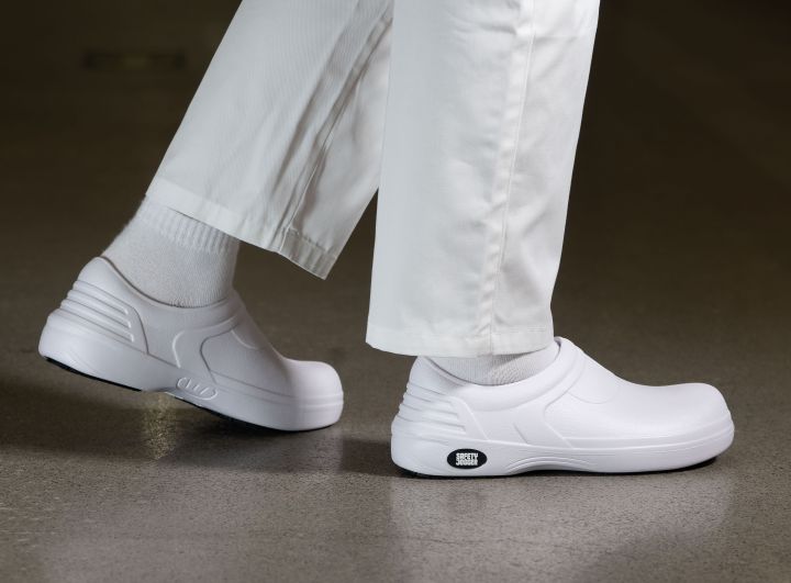รองเท้าห้องครัวสีขาว-safety-jogger-รุ่น-bestclog-รุ่นใหม่ปี-2022-วัสดุ-eva
