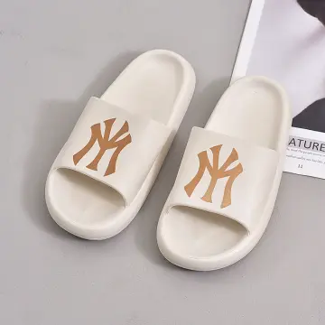 New York Yankees slide, Men's Fashion, Footwear, Slippers & Slides on  Carousell