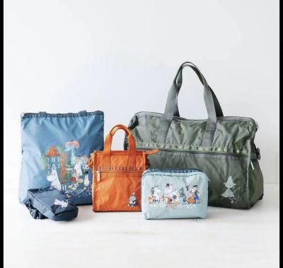 Lesportsac Japan Limited ขนาดใหญ่ความจุกระเป๋าการ์ตูน 3505 น้ำหนักเบากระเป๋าเครื่องสำอางกันน้ำกระเป๋าสะพายไหล่ลำลอง 4319