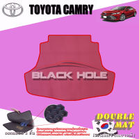 Toyota Camry ปี 2018 - ปีปัจจุบัน พรมรถยนต์Camry พรมเข้ารูปสองชั้นแบบรูรังผึ้ง Blackhole Double Mat (ชุดที่เก็บสัมภาระท้ายรถ)