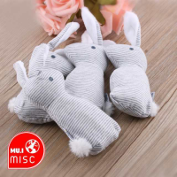 MUIMISC ♥ ตุ๊กตากระต่าย น่ารักๆ เขย่ามีเสียงกรุ๊งกริ๊ง ช่วยกระตุ้นพัฒนาการทารก ขนาด 20 cm ราคา 39 บาท