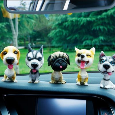 《Two dog sells cars》ของเล่นสั่นหัวตุ๊กตาหมาตกแต่งรถยนต์ตลกๆ,ของเล่นรถโยกเยกหัวกลมน่ารักเครื่องประดับตุ๊กตาลูกสุนัขแผงหน้าปัดตกแต่งภายในรถยนต์บ้าน