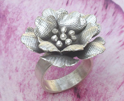 Come to visit Thailand, valuable souvenirs, recipients ring flower uneven pattern pure silver Thai Karen hill tribe silver hand made Size 6 and 8.5 Adjustable