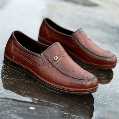 รองเท้าหนังคุณภาพสูงราคาถูกสำหรับผู้ชาย รองเท้ากันฝน รองเท้าหนังสีน้ำตาลผู้ชาย รองเท้าถักไหมพรม ในราคาโปรโมชั่น