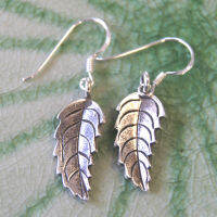 Thai lovely leaf Karen hill tribe design earrings sterling  silver beautiful gift ใบไม้น่ารักไทยสวยงามลวดลายไทยเท่ตำหูเงินสเตอรลิงซิลเวอรใช้สวยของฝากที่มีคุณค่า ฺ