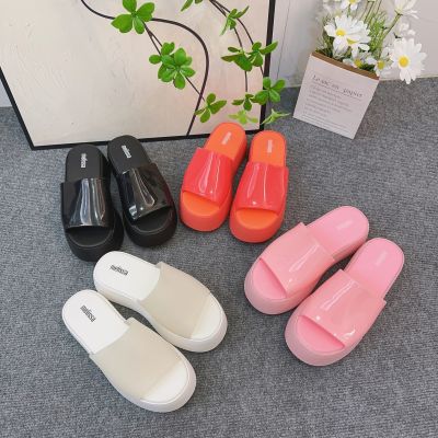 【Ready Stock】NewMelissaˉBread slippers, thick sole, one line slipper, fashionable, thick sole, casual beach shoes