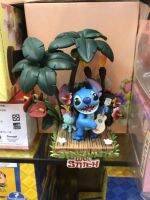 16ซม. Kartun Lilo &amp; Stitch Hug Scrump Wtu Liburan D-Pilh 004 Bermain Gitar Dalam Kain Merah PVC Mainan ตุ๊กตาแอคชั่น