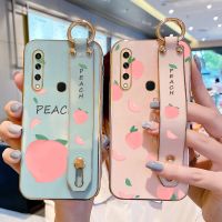 [ข้อเสนอพิเศษ] Romwe   (พร้อมสายรัดข้อมือ) เคสโทรศัพท์หรูหราสำหรับ Huawei Y6p Stand Holder Case Sweet Peach Square Electroplating Back Cover