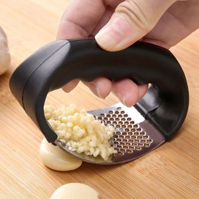 Garlic Crusher Labor-saving Sharp Blade Stainless Steel Multi-function Handheld Garlic Ginger Grinding Slicer Daily Use