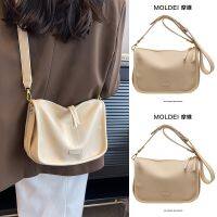 Summer summer high-end one-shoulder pillow bag female 2023 new large-capacity work commuting niche Messenger bag 【BYUE】