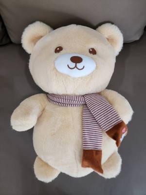 ตุ๊กตาหมี ขนนุ่ม มีผ้าพันคอ สีครีม ขนาด 40x25cm ของใหม่มีป้าย