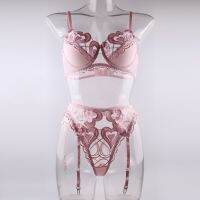 [HOT ANOJJUUQOIAW 565] เซ็กซี่สีชมพู Big Heart Bra พร้อม Underwire Thong ชุดชั้นในเซ็กซี่สามชิ้น Set