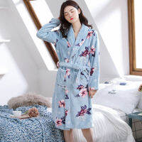 2020 New Flannel Kimono Robe Flower Pinted Bathrobe Women Long Robes y Sky Blue Robes Satin Robe Ladies Dressing Gowns