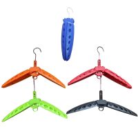 ：“{—— Foldable Wetsuit Hanger Diving Surf Quick Dry Wetsuit Jumpsuit Folding Hanger Surfing Diving Suit Accessories Outdoor Hangers