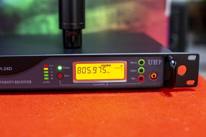 ไมค์ลอยคู่-ur24d-คลื่นสัญญาณใหม่-803-806-mhz-รับสัญญาณได้ดีได้ไกล-50-80-เมตร