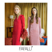 [FAFALU Mary Dress] So Pink Mary Dress เดรสทรงตรงยาวสีชมพู คลุมเข่า ผ่าข้าง แขนยาว ปลายแขนแต่งด้วยขนนก