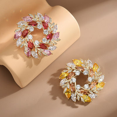 New Elegant Wreath Brooch Temperament Fashion Brooch Creative Zircon Clothing Coat Sweater Accessories Pin